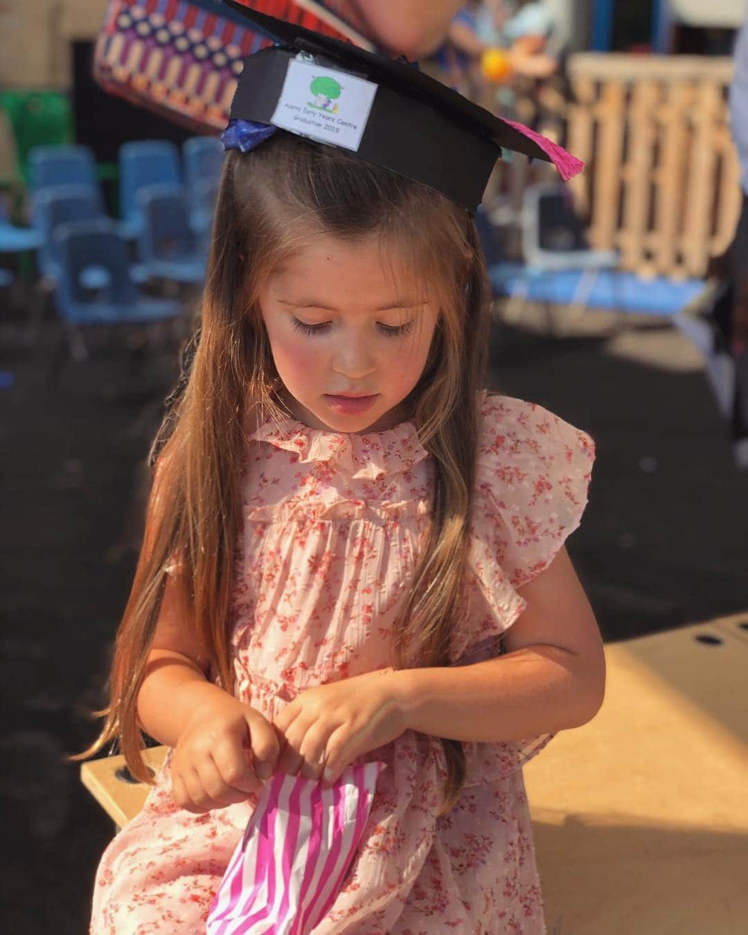 ダニエル・オズボーンさんのインスタグラム写真 - (ダニエル・オズボーンInstagram)「My princess’s pre school graduation day 😊💗 Ella you are just incredible! I love you so much baby girl 💗 the funniest, cheekiest but the most loving little princess on earth 💗💗💗」7月17日 5時06分 - danosborneofficial