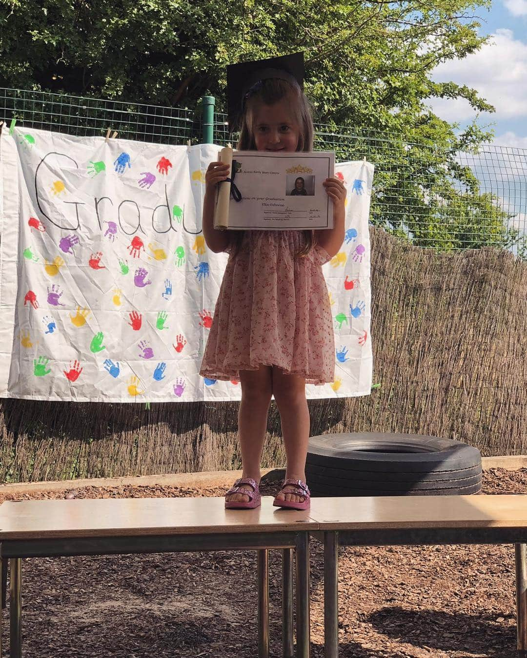 ダニエル・オズボーンさんのインスタグラム写真 - (ダニエル・オズボーンInstagram)「My princess’s pre school graduation day 😊💗 Ella you are just incredible! I love you so much baby girl 💗 the funniest, cheekiest but the most loving little princess on earth 💗💗💗」7月17日 5時06分 - danosborneofficial