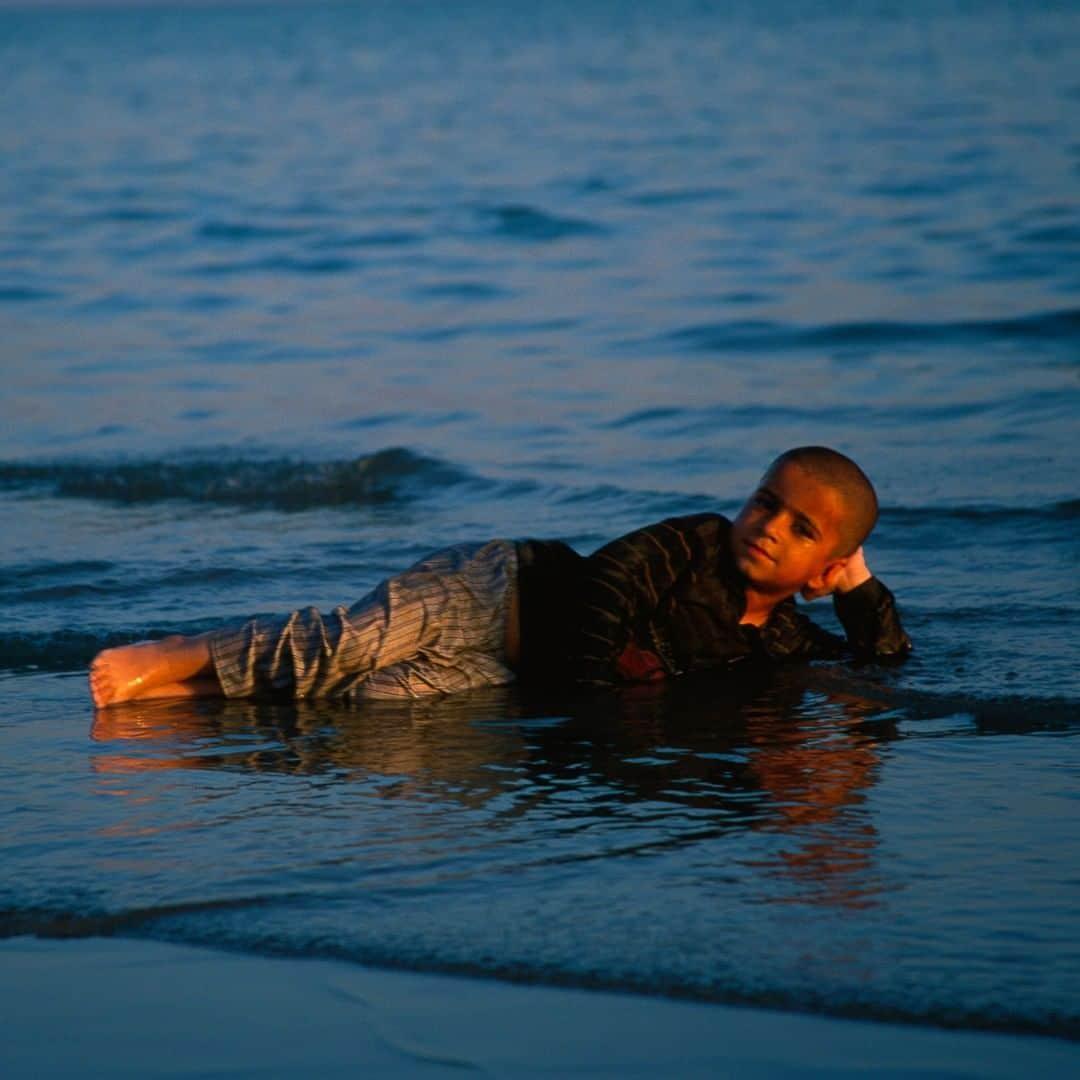 Michael Yamashitaさんのインスタグラム写真 - (Michael YamashitaInstagram)「Summer fun in Bandar Abbas, Persian Gulf, Iran. "The residents avoid living in the cities, for the heat in summer is so great that it would kill them. Hence they go out to sleep […] where there are streams and plenty of water. […] When they perceive that wind coming they plunge into water up to the neck, and so abide until the wind has ceased." - The Travels of Marco Polo - Photo from my book, Marco Polo: A Photographer’s Journey.  #BandarAbbas #PersianGulf #Iran #summerfun」7月17日 5時00分 - yamashitaphoto