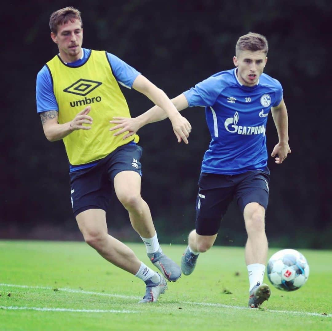 シャルケ04さんのインスタグラム写真 - (シャルケ04Instagram)「Tag 1 in Herzlake ✅ . . Day 1 in Herzlake ✅ . . #S04 #Schalke #Knappen #Königsblau #🔵⚪️ #Training #S04inHerzlake #Futbol #Football #Soccer」7月17日 5時02分 - s04