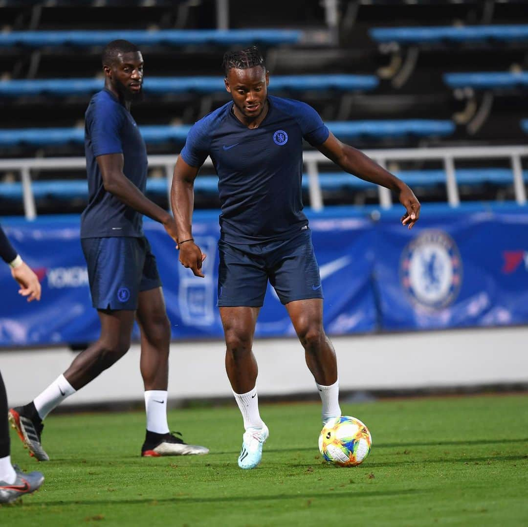 ミシー・バチュアイさんのインスタグラム写真 - (ミシー・バチュアイInstagram)「First training in JPN 🇯🇵 @chelseafc #keeptheblueflagflyinghigh」7月17日 5時09分 - mbatshuayi