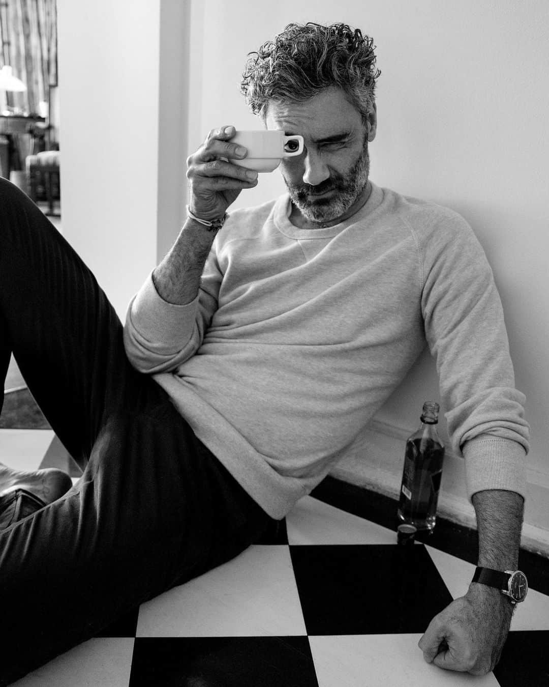 GQさんのインスタグラム写真 - (GQInstagram)「It's official: @taikawaititi is returning to write and direct #Thor4.⚡️⚡️Revisit our profile of the award-winning director at the link in bio. (📸@steventaylor)」7月17日 5時23分 - gq