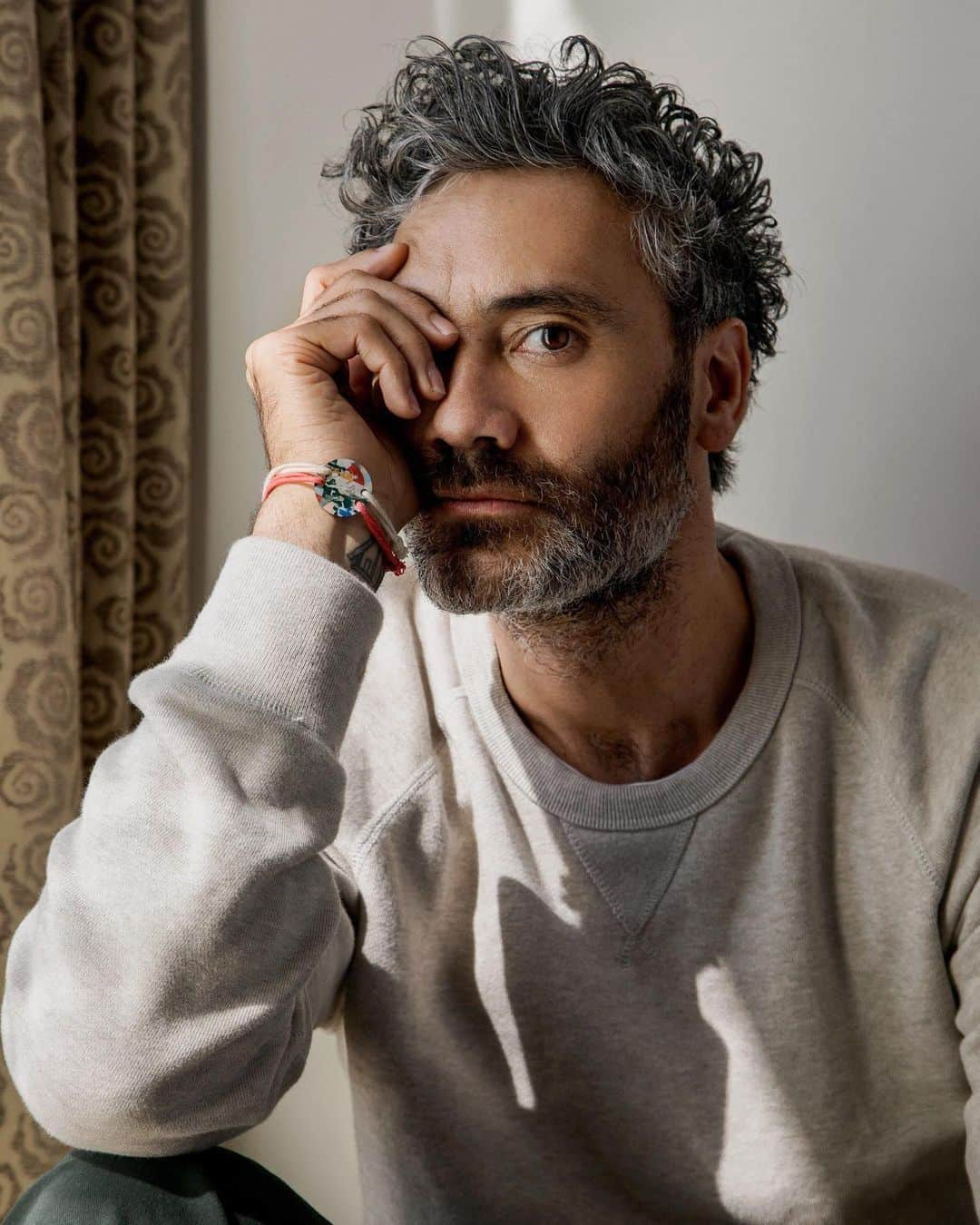 GQさんのインスタグラム写真 - (GQInstagram)「It's official: @taikawaititi is returning to write and direct #Thor4.⚡️⚡️Revisit our profile of the award-winning director at the link in bio. (📸@steventaylor)」7月17日 5時23分 - gq