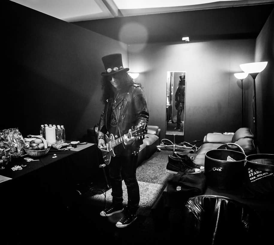 Guns N' Rosesさんのインスタグラム写真 - (Guns N' RosesInstagram)「#GNRBTS pre-show」7月17日 5時34分 - gunsnroses