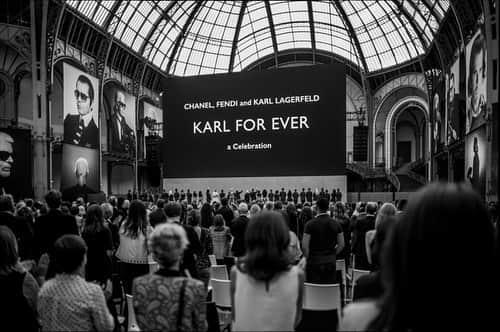 カーラ・デルヴィーニュさんのインスタグラム写真 - (カーラ・デルヴィーニュInstagram)「Karl For Ever ❤️ #tbt」7月17日 5時48分 - caradelevingne