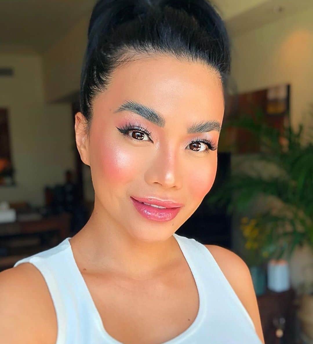 Too Facedさんのインスタグラム写真 - (Too FacedInstagram)「Babe @dubaimaven completes her gorgeous look using our Born This Way Super Coverage Concealer and Better Than Sex Eyeliner! 😍 #regram #toofaced」7月17日 6時01分 - toofaced