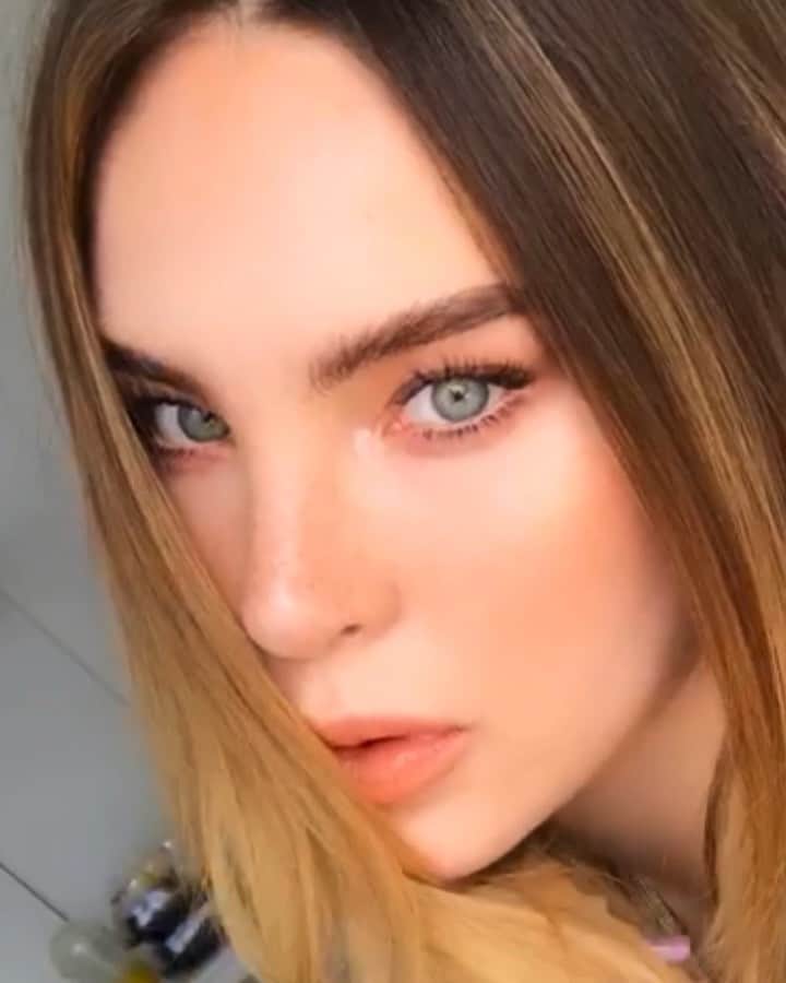 ベリンダのインスタグラム：「But I still get lonely...」