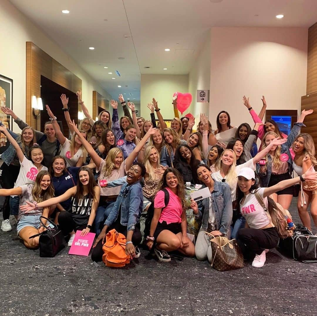 Victoria's Secret PINKさんのインスタグラム写真 - (Victoria's Secret PINKInstagram)「🗣It’s that time of the year again 🙌 We’re here at Campus Rep Certification with our 250 #PINKReps from 120 schools in Columbus, OH! We are SO excited! Stay tuned on our Insta for all the highlights from the conference!」7月17日 6時11分 - vspink