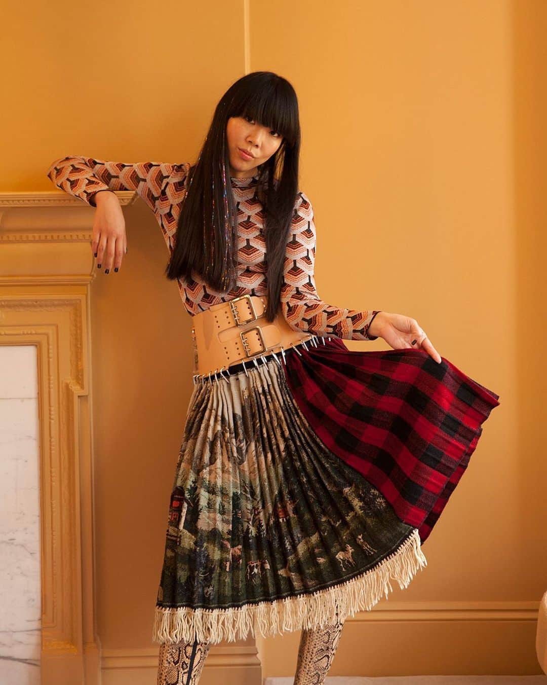 MATCHESFASHION.COMさんのインスタグラム写真 - (MATCHESFASHION.COMInstagram)「Shop @chopovalowena's exclusive just-arrived pieces at the link in bio. The label’s unique handmade kilts have garnered a fervent following from fashion insiders such as @susiebubble and @emmabreschi. Hit the link in bio to shop and then head to our Stories as we give you a bts look at our launch event at #5CarlosPlace. 📸 @trent_mcminn」7月17日 6時11分 - matches