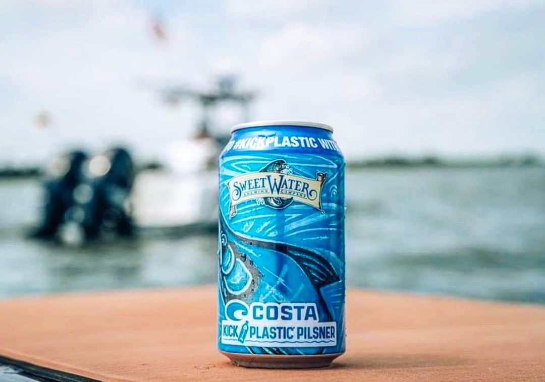 Costa Sunglassesのインスタグラム：「#SeeWhatsOutThere and see what's in here - the new Costa #KickPlastic Pilsner. Check out our story to see how much you know about this seasonal beer from @sweetwaterbrew. 📷: @estrada_art @jtaylorfishing」