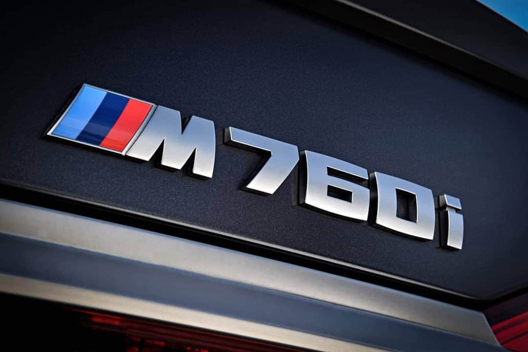BMW Thailandさんのインスタグラム写真 - (BMW ThailandInstagram)「0 - 100 ใน 3.7 วินาที  ความแรงระดับรถแข่งที่ซ่อนไว้ในความหรูหรา คุณสมบัติที่สามารถหาได้ที่เดียวจาก BMW 7 Series M760Li 12 สูบ ผนวกกับขนาดเครื่องยนต์ 6.6 ลิตร 610 แรงม้า แรงบิดมหาศาลกว่า 880 Nm  และท้ายที่สุดเมื่อความรู้สึกของผู้ขับขี่ถูกส่งจนมิดคันเร่งแล้ว คงจะไม่เหลือสิ่งอื่นใดให้ค้นหานอกจากการสัมผัส 100 กิโลเมตรต่อชั่โมง ภายใน 3.7 วินาที  หรือสนใจติดต่อที่ผู้จำหน่ายบีเอ็มดับเบิลยูอย่างเป็นทางการทั่วประเทศ  #BMW #BMWTH #BMW7Series #BayerischeMotorenWerke」7月17日 7時00分 - bmwthailand