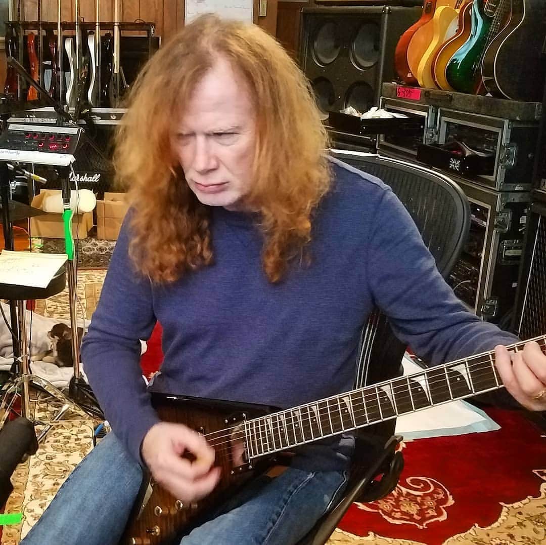 Megadethさんのインスタグラム写真 - (MegadethInstagram)「#repost @dirkverbeuren • • • @davemustaine doing what he does best: riff like a king! #davemustaine #megaalbum16 #megadeth #megadeth16」7月17日 7時12分 - megadeth