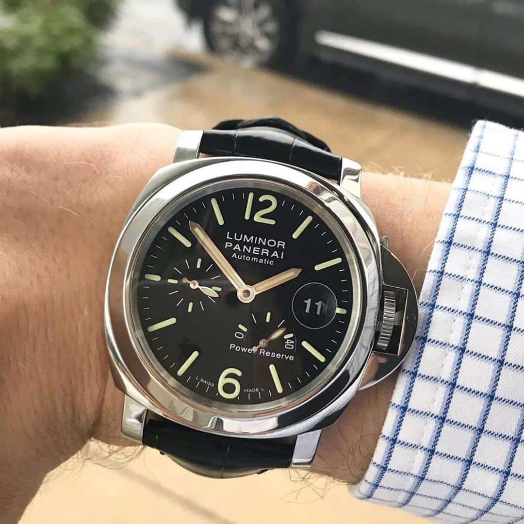 パネライのインスタグラム：「I really love the #PAM90 as a whole. But wish it didn’t have the cyclops.  What about you guys?  Do you like the clean crystal or are you okay with a cyclops for the date.  Pic by @thewatch_guy #paneraicentral」
