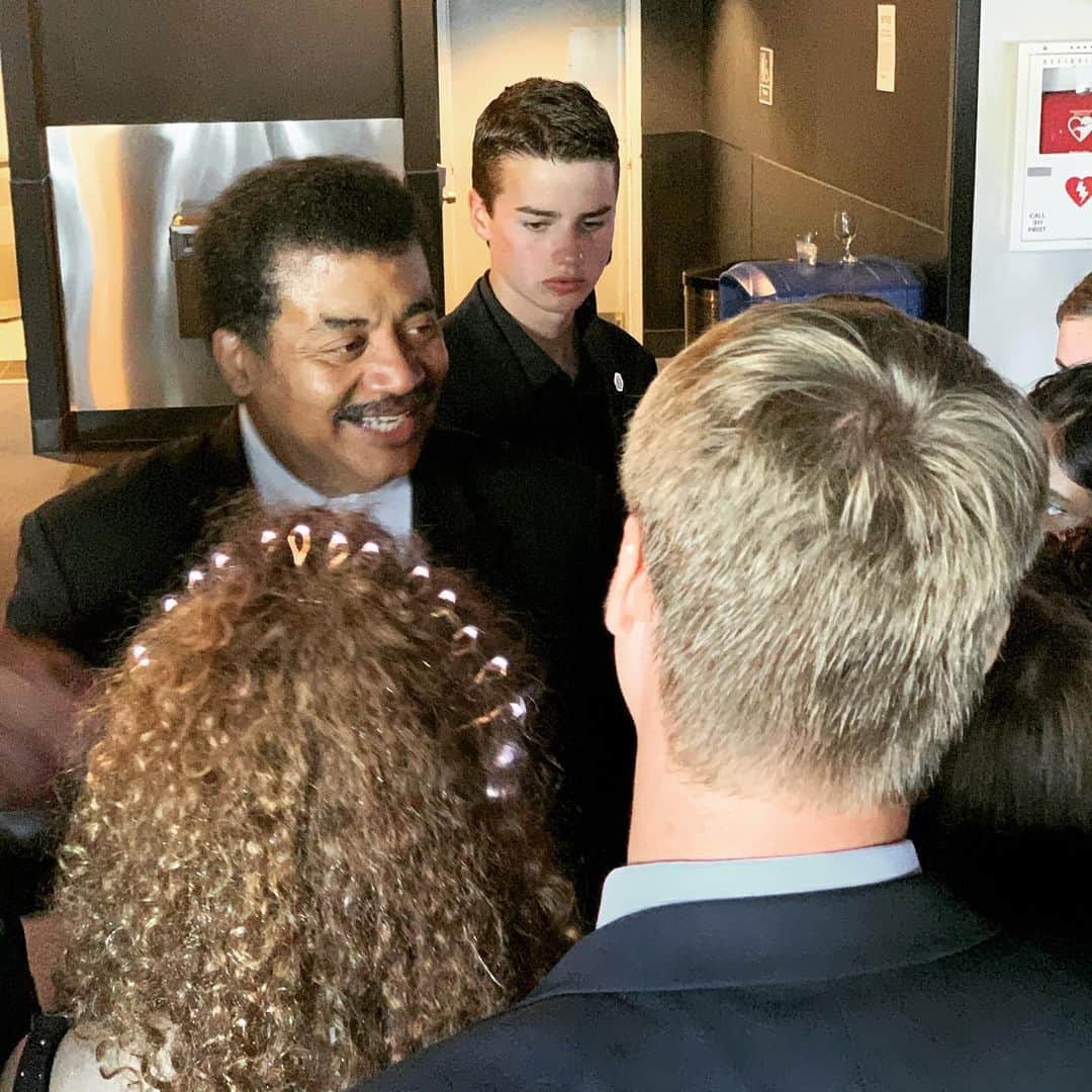 パトリック・J・アダムスのインスタグラム：「Holding court. #nasa #apollo50thgala」