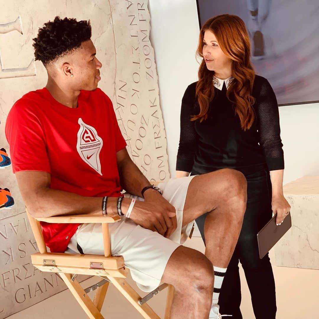 レイチェル・ニコルズさんのインスタグラム写真 - (レイチェル・ニコルズInstagram)「IFinally figured out how to be taller than @giannis_an34 - ask him to sit down. Great chat with the reigning MVP on how much his life has changed this past month. (It’s a lot.) Airing on #TheJump & @sportscenter.」7月17日 8時04分 - rachel_nichols