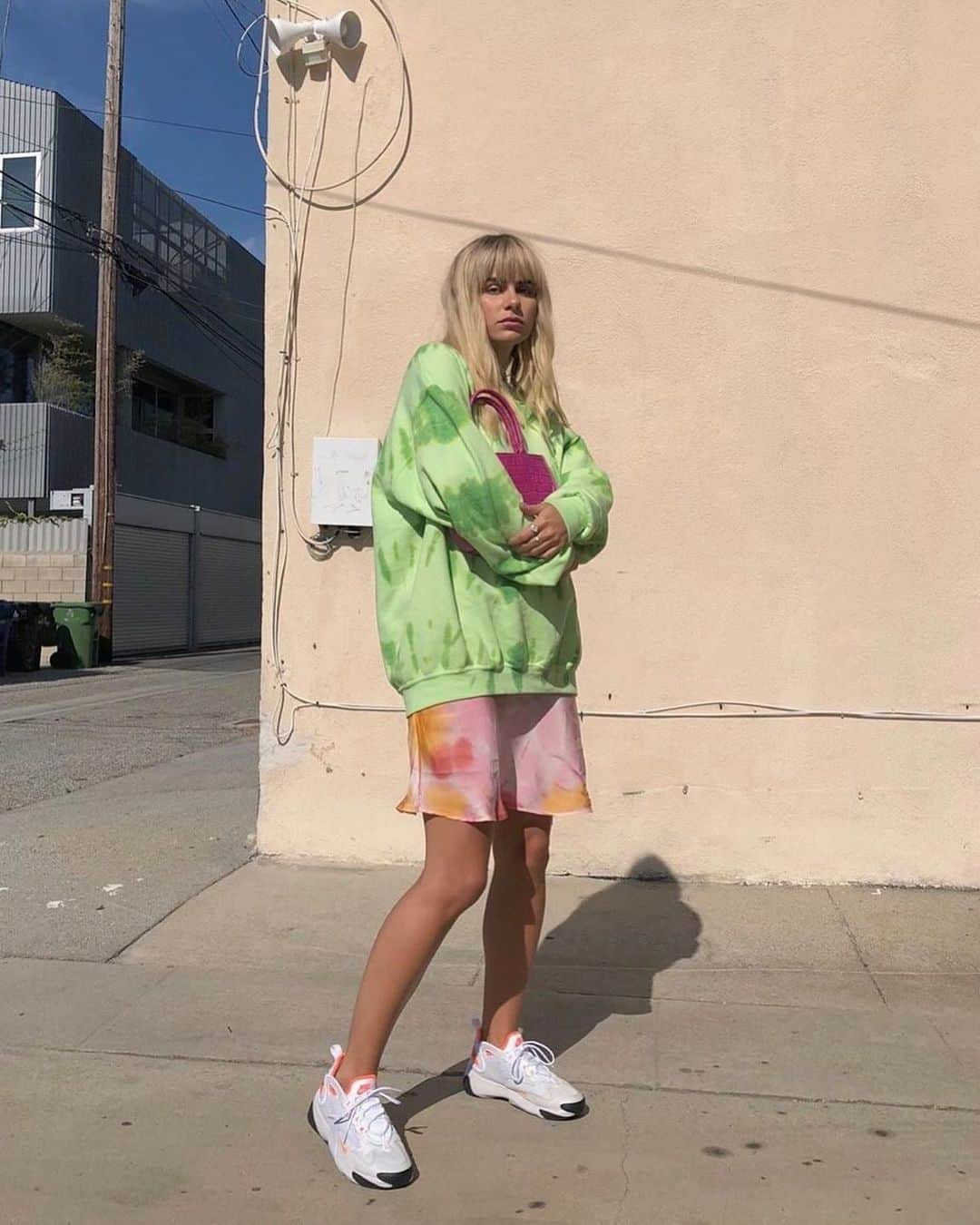 Urban Outfittersさんのインスタグラム写真 - (Urban OutfittersInstagram)「@courtneeruthie doing the sweatshirt-in-July thing and making it look summery. It's like magic. #UOonYou」7月17日 8時07分 - urbanoutfitters