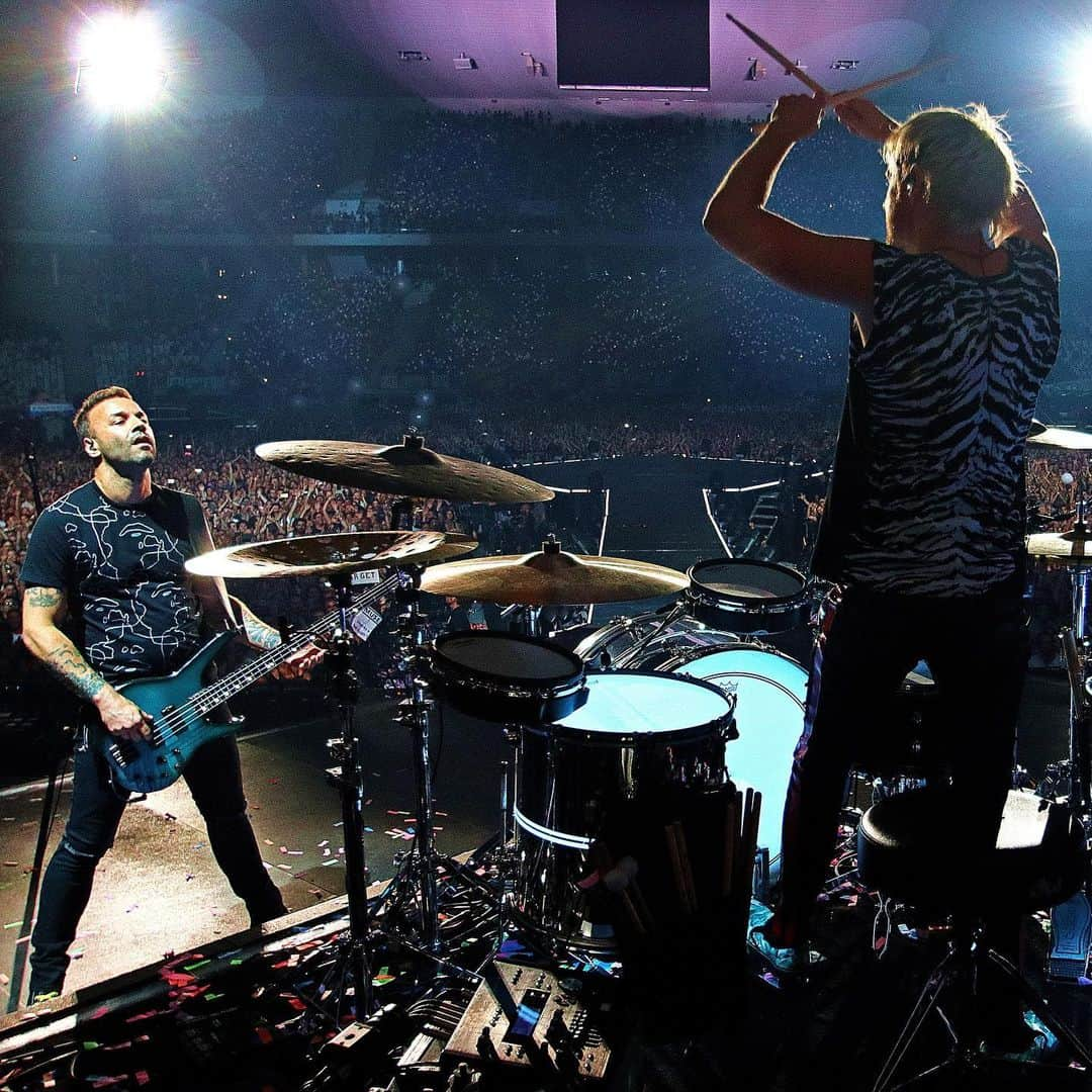 MUSEさんのインスタグラム写真 - (MUSEInstagram)「Merci Bordeaux! Another amazing, surprise tifo organized by the incredible French fans. Big thanks to you ❤️🇫🇷 . . 📸@fotosbykara」7月17日 8時12分 - muse