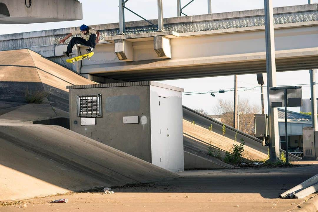 Vans Skateさんのインスタグラム写真 - (Vans SkateInstagram)「@CoreyGlick_ with the mean fs flick as seen in @ThrasherMag’s “Wrecking Crew: Texas” edit. Watch it again on @ThrasherMag, and help us wish Corey, @TodSwank and everybody at @FoundationSkateboards a happy 30th anniversary of being in business keeping the lamp lit! 📷: @Burnout.」7月17日 8時14分 - vansskate