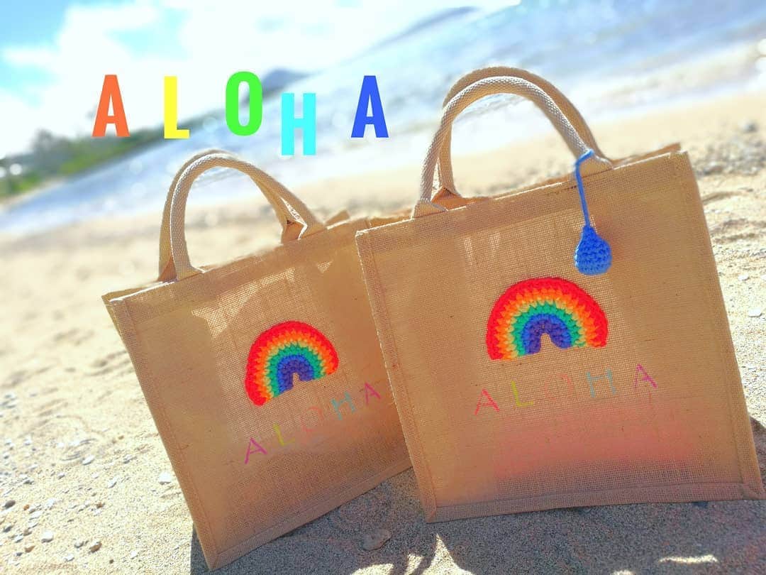 Moco Lima Hawaiiさんのインスタグラム写真 - (Moco Lima HawaiiInstagram)「Collabo* Rainbow jute tote bag, made by Lani Kobo & Moco  @lani_kobo さんとのコラボレーション第４弾が仕上がりました。今、日本はまだ梅雨明けしていないようですが雨の後には晴れがやってきます😄  レインボー前の雨のしずくちゃんもお楽しみ下さい♡  #raindrops#rainbow#rainyday#after#sunnydays#sun#sea#ocean#waikiki#japan#hawaii#honolulu#mocolima#lanikobo#梅雨#雨のしずく#雨#虹#レインボー#ハワイ好き#ハワイ好きな人と繋がりたい#ワイキキ#ハワイ大好き#ハワイ生活#ハワイ旅行#ハワイ旅#タビジョ#ラニ工房#モコリマハワイ  Mocolima showroom 1-6pm open today♡」7月17日 8時15分 - mocolimahawaii