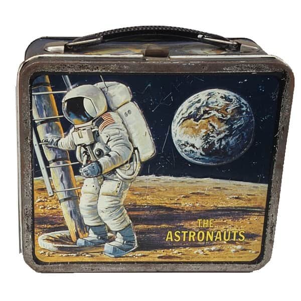 国立アメリカ歴史博物館さんのインスタグラム写真 - (国立アメリカ歴史博物館Instagram)「3️⃣...2️⃣...1️⃣...🚀 Today in 1969: Astronauts Neil Armstrong, Michael Collins, and Buzz Aldrin are launched into space on the #Apollo11 mission. 👩‍🚀👩‍🚀👩‍🚀 This lunchbox depicts the moon landing that took place just a few days later. Did you have an out-of-this-world lunchbox?  #Apollo50 #SpaceHistory #AmericanHistory #SciComm #ScienceHistory #VintageLunchbox #Vintage」7月17日 8時22分 - amhistorymuseum
