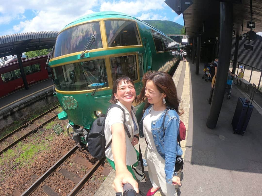 芳美リンさんのインスタグラム写真 - (芳美リンInstagram)「@tokyo_joshibu の企画で、大分に行ってきましたー✨  博多から、由布院まで、  #ゆふいんの森号　でワイワイ#列車旅　🚇 レトロな車両が一気に旅気分へと誘ってくれます。  たまにはのんびり列車を楽しむのもいいもんですね。  #大分県#大分#oita#yufuin #OZの女子旅#東京女子部　@tokyo_joshibu #女子旅 #旅したくなるフォト #japantrip #旅行 #travelstagram #旅人 #lynn_trip #旅 #travelme #travel #trip #traveler #トラベラー  #旅好きな人と繋がりたい #travelholics #goprojp#goproのある生活」7月17日 8時25分 - lynn.lynn5
