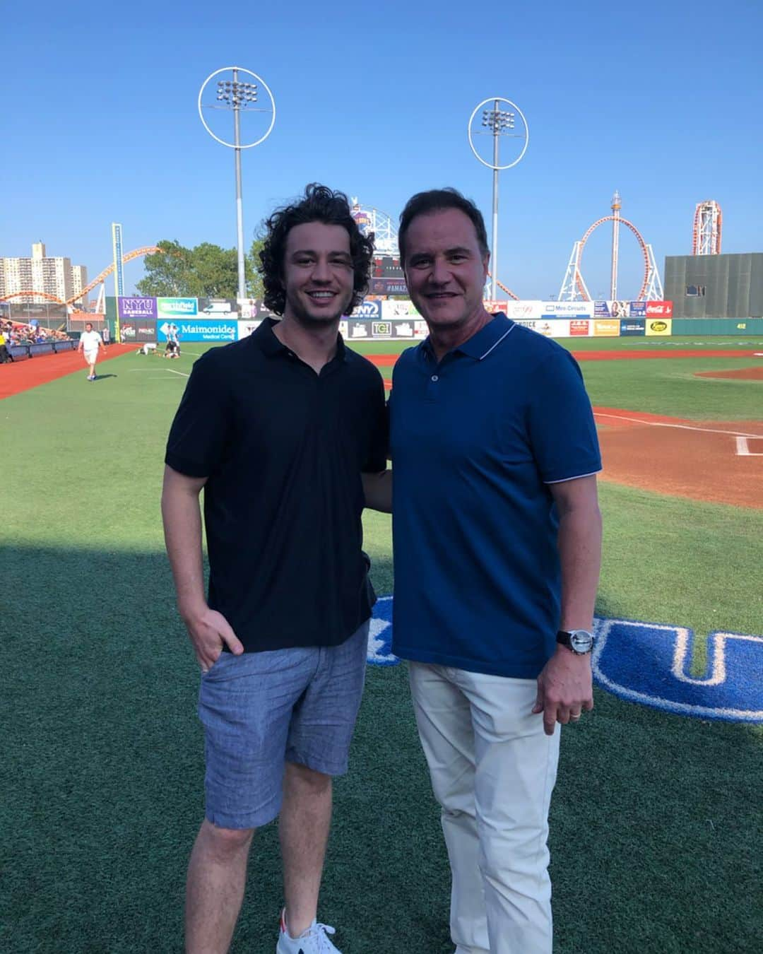 ティム・ディケイのインスタグラム：「Great night throwing out the first pitch with Matt McCoy and the @brooklyncyclones! @jamisdkrspy was there to help me with my form:) #seinfeldnight」