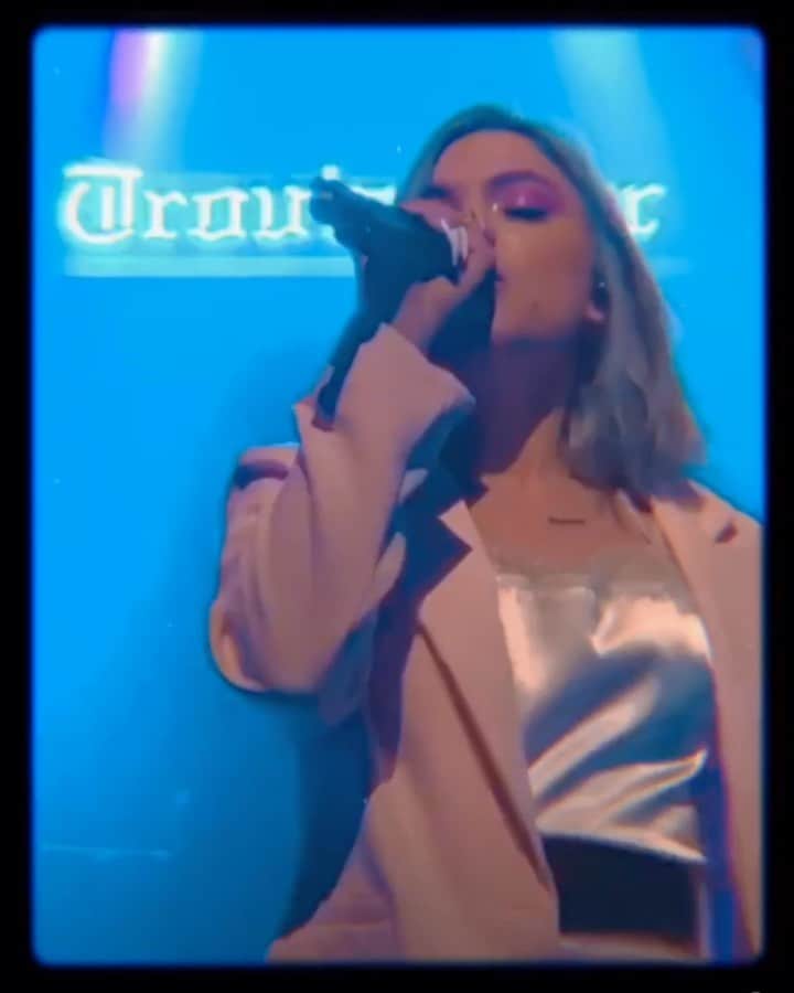 HEY VIOLETのインスタグラム：「👸🏻🌃🔜」