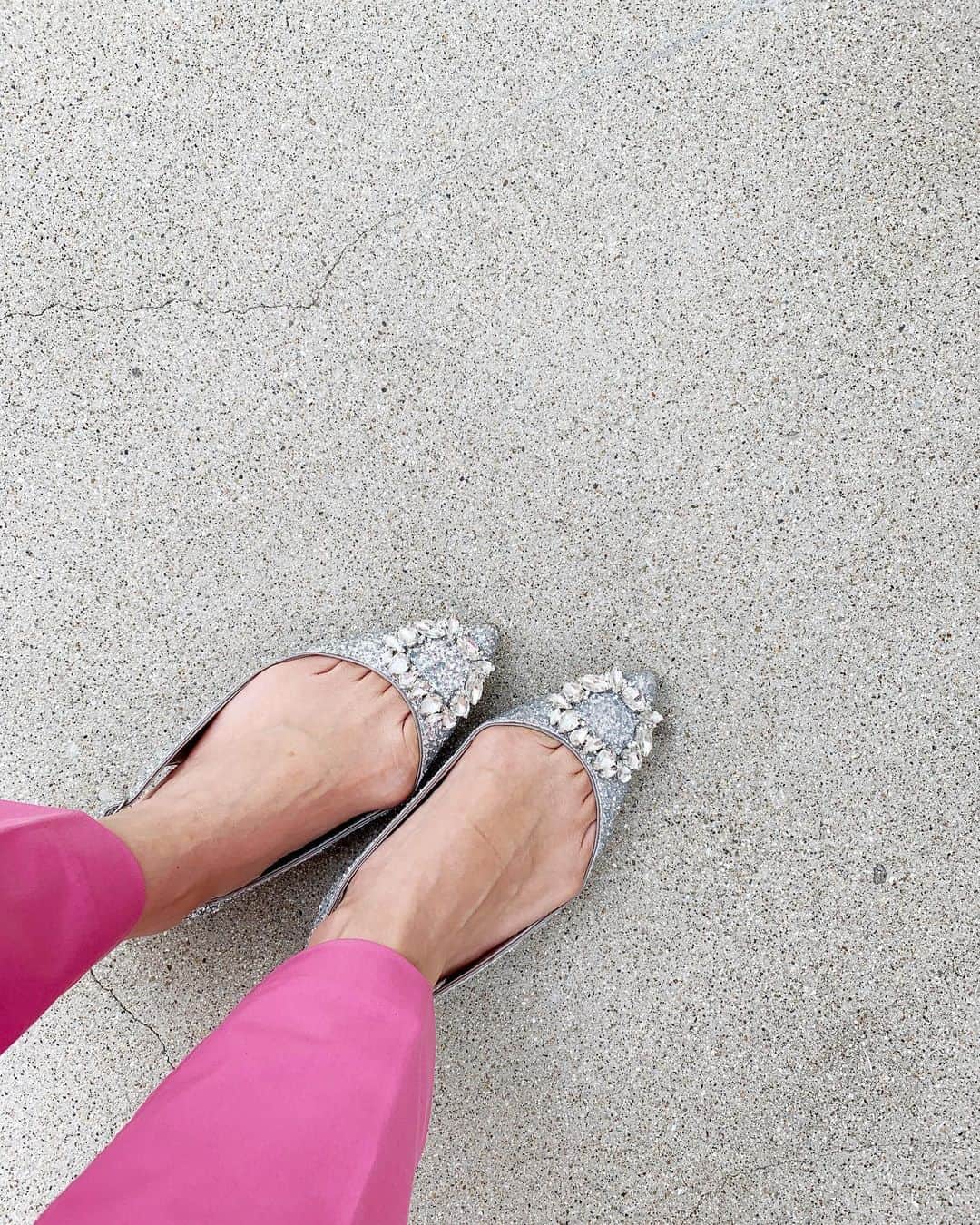 chiiika124さんのインスタグラム写真 - (chiiika124Instagram)「パー子みたいなピンクで シンデレラみたいな靴履いて。 って 言われた。w ・ #林家パー子#シンデレラの靴 #きのうのふく #ピンク#pink#キラキラ #カラーパンツコーデ #カラーパンツ」7月17日 8時39分 - chiika26