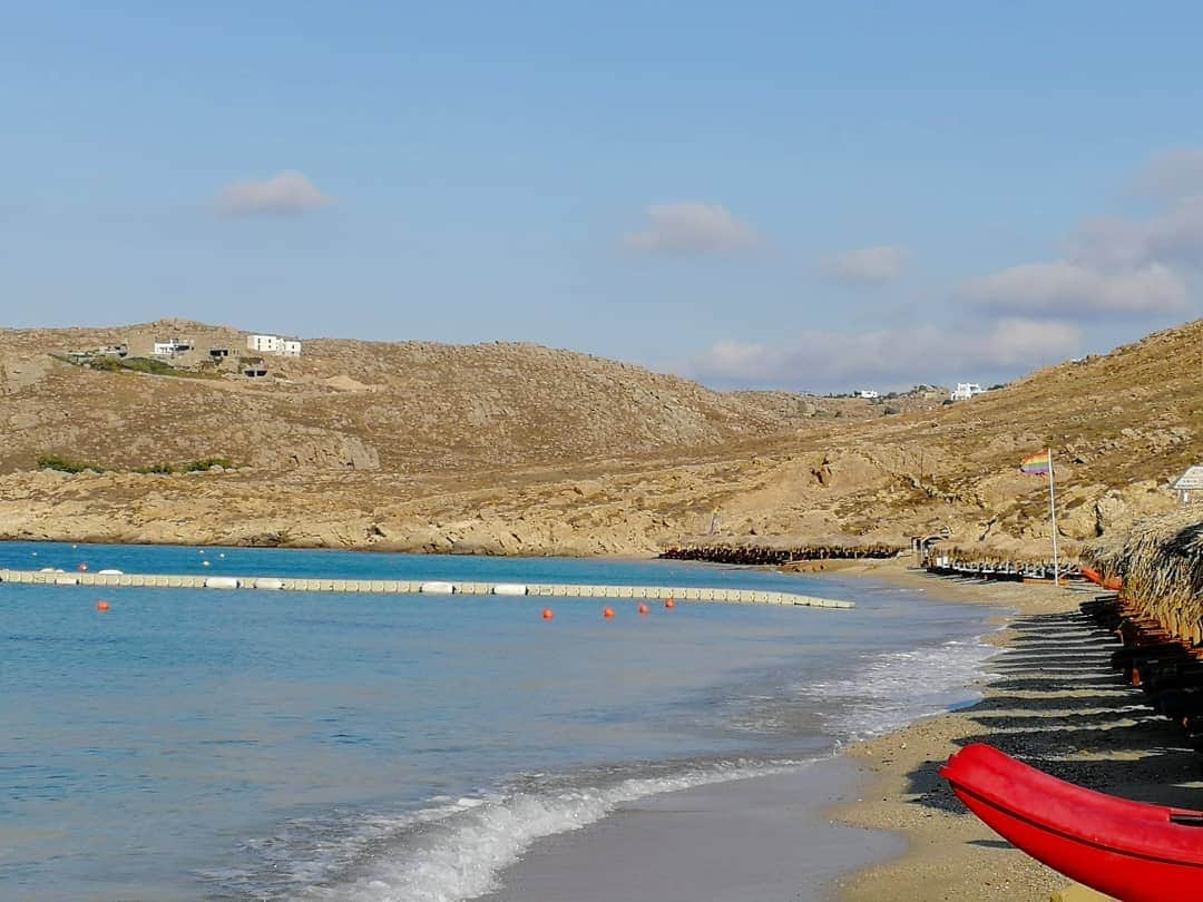 桐島瑞希さんのインスタグラム写真 - (桐島瑞希Instagram)「こちらは朝日🌄です✨ ミコノス島では早起きして、北に南に3つのビーチを見に行きました🏖️🌺 Pic1,2は北にある静かなビーチ、Pic3,4はヌーディストや🏳️‍🌈なビーチ、Pic5,6はパリピ向けのビーチです🤣 #greece #ギリシャ #ギリシャ旅行 #mykonos #ミコノス島 #海外旅行好きな人と繋がりたい #海外旅行 #海外生活 #海外暮らし #旅したくなるフォト #travelphotography #sunrise」7月17日 8時40分 - mizkirisiii