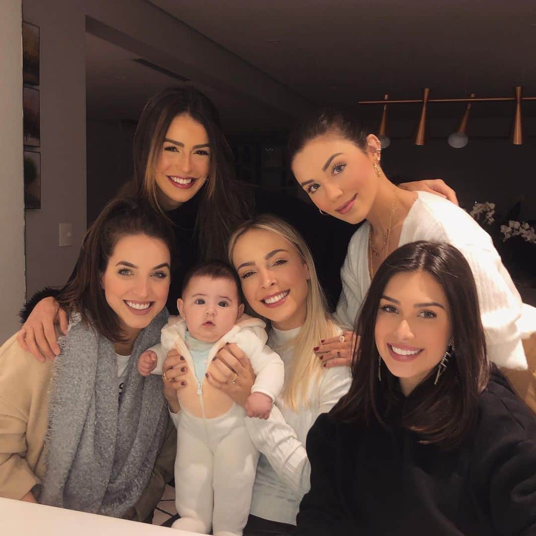 Bruna Unzuetaのインスタグラム：「GENTEEEEE, pufavô! ❤️ me seguraaa que to maaal, olha essa criança 😍😍😍」