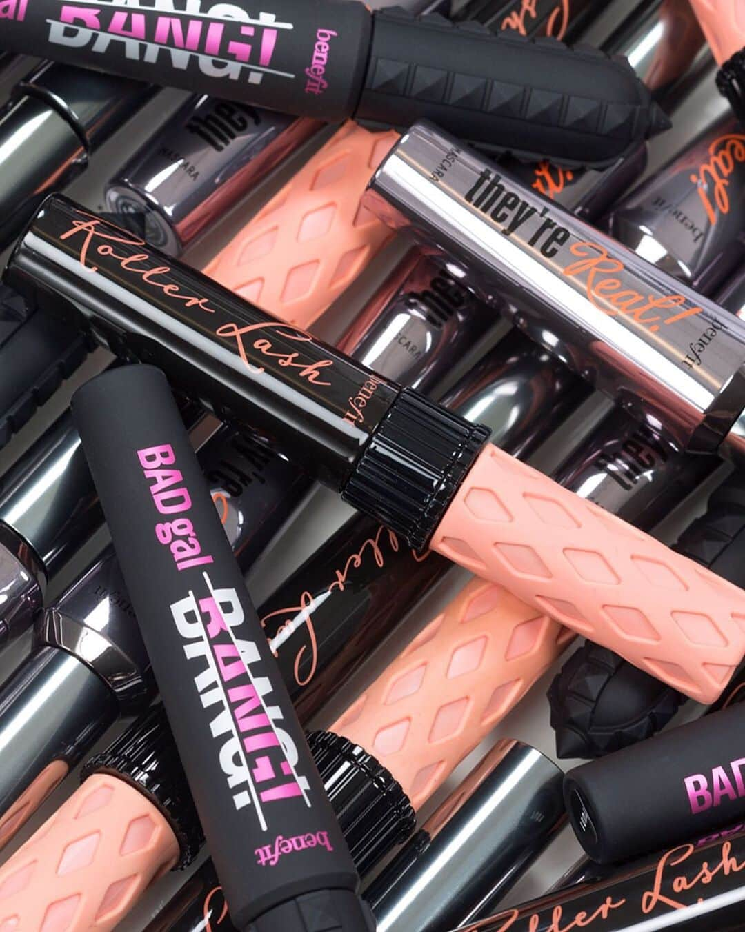 Benefit Cosmeticsさんのインスタグラム写真 - (Benefit CosmeticsInstagram)「Lash stash goals achieved 💯 Tell us which #benefit mascara is your fave using its matching emoji! 👇 💥 = #BADgalBANG! 💕 = #rollerlash 👀 = #theyrereal!」7月17日 8時43分 - benefitcosmetics