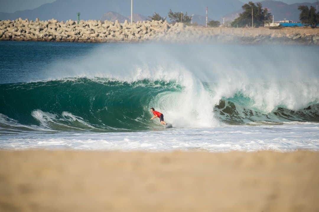 Surf Magazineさんのインスタグラム写真 - (Surf MagazineInstagram)「The Dock 2.0 FAQs: Q. The single most memorable quote from the trip? A. “These guys are crazy. Cartel crazy. They’ll kidnap you and there’s a chance no one will ever see you again.” For a full gallery of the making of #thedock2 presented by @monsterenergy and more frequently asked questions fielded through our Instagram DMs, hit the link in our bio. The Dock 2 is arriving tomorrow. Photography by @tomcarey.」7月17日 8時43分 - stab