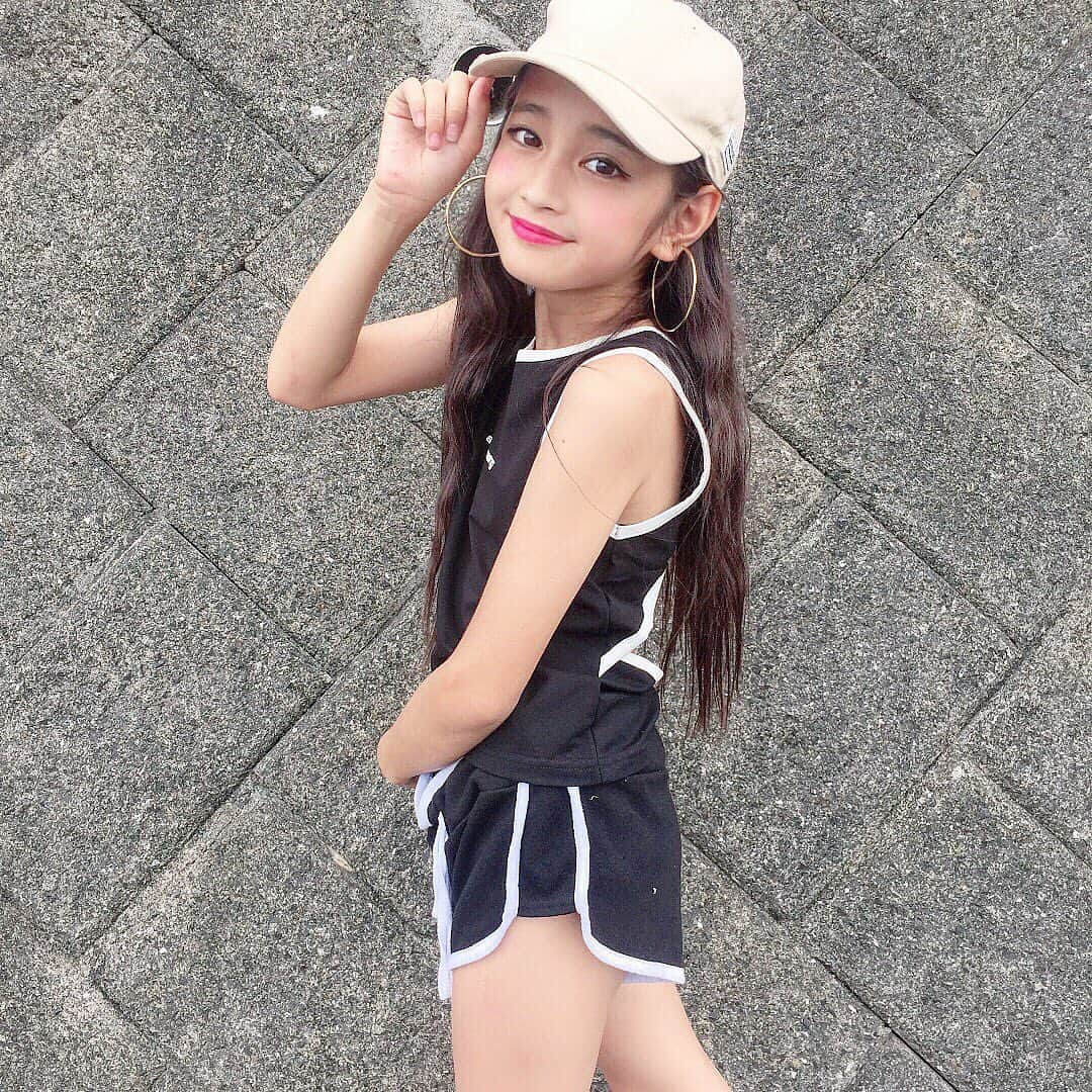 韓国子供服♡smilekids(すまいるきっず) さんのインスタグラム写真 - (韓国子供服♡smilekids(すまいるきっず) Instagram)「* * ☻ご覧頂き有難うございます☻ . . . 💛2019年春夏新作🍃💛 . . . . . ︎︎︎︎︎︎︎︎︎︎︎︎︎︎︎︎☑︎バックオープン♡ セクシーなタンクトップ 完売中です♥ 再入荷します♡ . . 是非、GETして下さい♥ . . ダンスの衣装などにもオススメです♡ . .  7.500円以上お買い上げ頂いた方は 送料無料となります。 尚、購入後は、同梱などは 受付ておりませんのでご了承下さい。 . . . ♡着画model みゆうchan ☺︎smilekids 専属model☺︎ @miiiina0910 . . . . . 🆕新作、続々入荷中♪ webで販売しています♡ . . . . ————————————————— . . web shop http://smilekids888.com/で販売しています← —————————————————— ★ゆうちょ振込での購入も可能です★ web shopより、在庫を確認後  商品名、サイズ、カラーをDMにて 連絡頂けると幸いです☺︎ 確認後のお返事になりますので お時間を頂く場合があります。 在庫が少ない場合や再入荷の人気商品は 取り置きが難しい事があります。 ご了承ください🥺 . . —————————————————— ご購入してくださった方へ✉️ @smilekids888 をタグ付けして投稿して頂いた方を ストーリーにて紹介させて頂きます😍  さらに‥抽選で‥ 毎月、５名様にお買い物で使えるクーポンを プレゼント🎁致します☺️ . 1等‥1.000円OFFクーポン(2名様) 2等‥500円OFFクーポン(3名様) . 沢山のタグ付けをお待ちしています😍  ____________________________________ . . . . . . . ☻webshopには.Instagramプロフより リンクでとべます✈︎✈︎✈︎ http://smilekids888.com/ . #熊本ママ #山鹿 #webshop #韓国子供服 #格安#お洒落を発信 #熊本 #キッズコーデ #キッズ#キッズファッション  #ig_kids #kids_japan #親バカ部  #kjp_ootd #今日の服 #kidsfashion #プチプラコーデ  #プチプラファッション #mamagirl #リンクコーデ#ママリ#smilekids #３歳#４歳#５歳#春#新作#instalove」7月17日 8時57分 - smilekids888