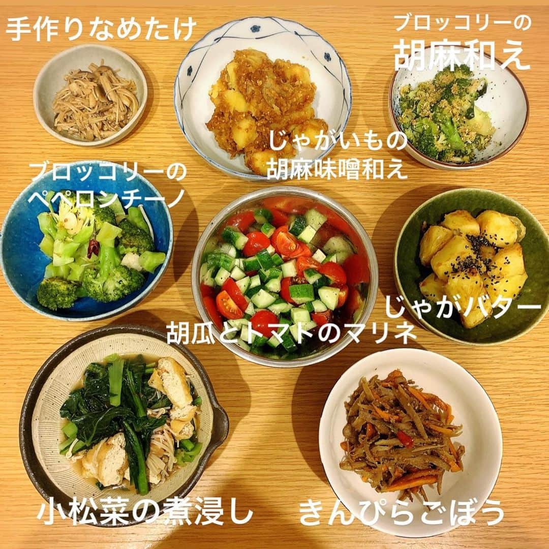 松井絵里奈さんのインスタグラム写真 - (松井絵里奈Instagram)「おうちごはんで、 常備菜を作っておくと なにかと便利♪♪ お弁当に、朝ごはんに✨ ・ 常備菜を教えてくださいと リクエストがあったので @erinagohan1987  #えりなごはん アカウントでも アップしますね♡ ・ お料理で特にこだわるのは、 調味料と食材。 無化学調味料、天然食材。 自然栽培のお野菜が手に入ると また嬉し♡ ・ 昆布は丸1日お水につけて 冷蔵庫でじっくりお出汁をとっておく♪ ひと手間が、味わい深い旨味に変わり幸せを感じます。 そこへ、こだわりの鰹節を。 いい食材を使っていると お料理の時間が楽しくなります♪ お買い物する時は、おっと高い！なんて思うのですが、 値段にはちゃんと理由がある。 昔は、安さ重視でしたが、 調味料と食材で、こんなにも味が変わるのか❣️と知ってからは こだわりのものを選ぶ楽しさを知りました。 しかし、外食するより断然お安く また健康的で、美肌にも繋がってくるので、お料理は私にとって 大切な時間でもあります。 ・ ひとりで食べるより皆んなで食べると楽しさも倍増。 喜んでもらえる顔がなによりの ごちそうです🤤💓 実家に帰ってえりなごはんを作ると父親のリアクションが良くて 本当に作るのが楽しいです♪ ・ お食事で次の日の体調も、寝起きのすっきり感も変わってくるから 本当に面白い！！！ #えりなごはん #ごはんの研究#自分に合う食材 #美肌にも#美容#健康#調味料 #食材#食材ハンター#食育 #食べること#オーガニック#自然栽培#農業#松井絵里奈」7月3日 1時44分 - erina74xx