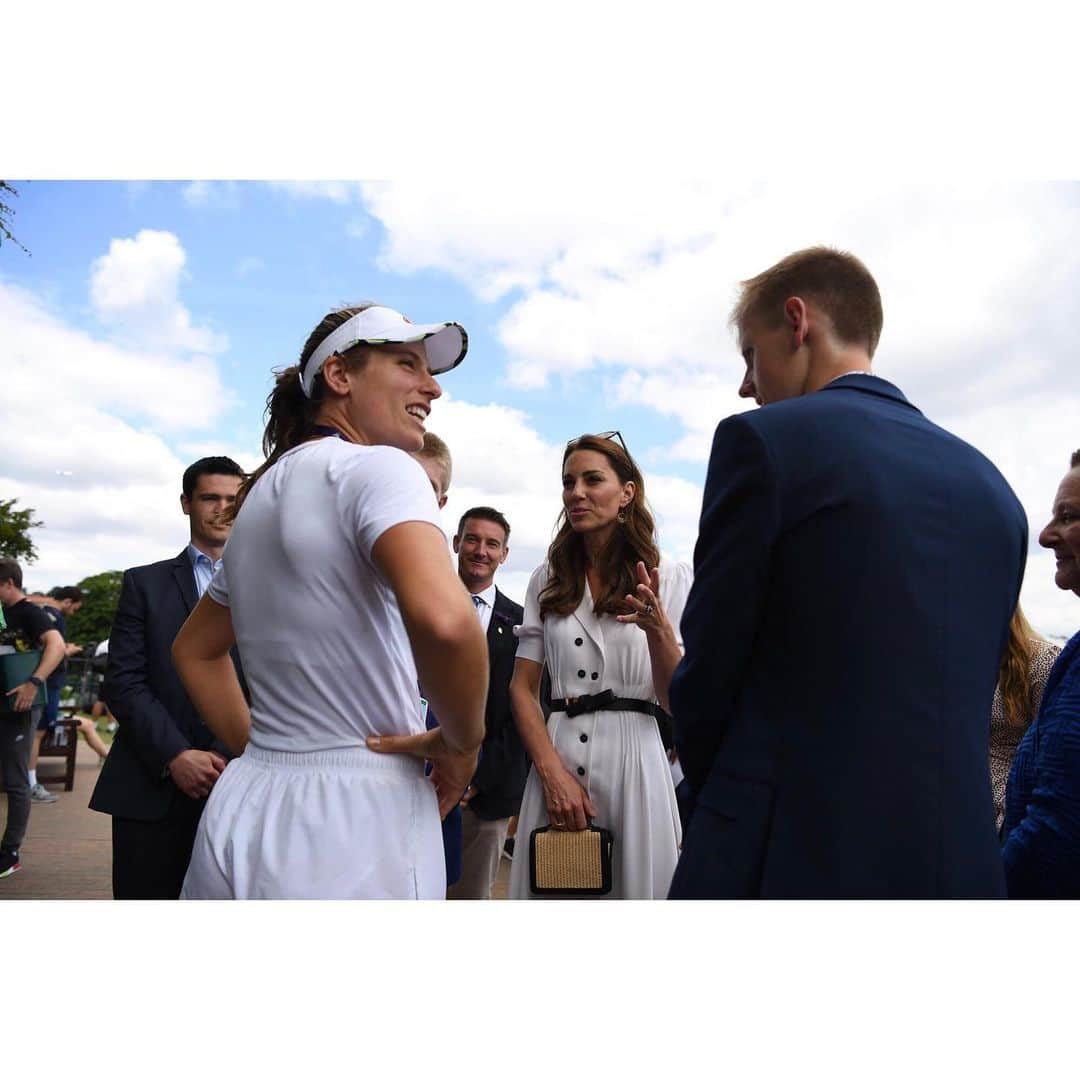 ウィリアム（ケンブリッジ公）さんのインスタグラム写真 - (ウィリアム（ケンブリッジ公）Instagram)「🎾 The Duchess of Cambridge, Patron of @Wimbledon, visited The Championships today.  Her Royal Highness watched Harriet Dart vs. Christina McHale on Court 14, alongside Katie Boulter and Anne Keothavong.  The Duchess also visited the Aorangi Park to see the practice courts and warm-up area. HRH met a number of finalists and winners nominated for the annual @lta Tennis Awards, which recognise people who volunteer as grassroots level to grow and open up the sport.  HRH also met British players Andy Murray and Johanna Konta.  The Duchess then watched defending champion Angelique Kerber play Tatjana Maria on Centre Court. 📷 Wimbledon / Press Assocation / Kensington Palace  #Wimbledon #Wimbledon2019 #BacktheBrits」7月3日 0時16分 - princeandprincessofwales