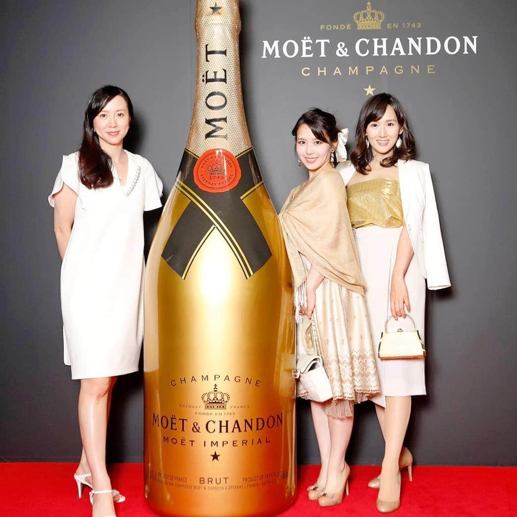 谷中麻里衣さんのインスタグラム写真 - (谷中麻里衣Instagram)「Happy 150th Birthday MOET IMPERIAL 🎊 . Thank you MOET & CHANDON for having me 💓 Dress code was white & gold 😉 . セントフォース仲間の江連裕子さん、玉木碧ちゃんと✨ いつもは着物会なので3人揃ってお洋服は久々でした👗 . #moetchandon  #moetimperial  #champagne #party  #シャンパン #モエシャンドン  #パーティー #ドレスコード #セントフォース #江連裕子 #玉木碧 #谷中麻里衣」7月3日 0時46分 - marieyanaka