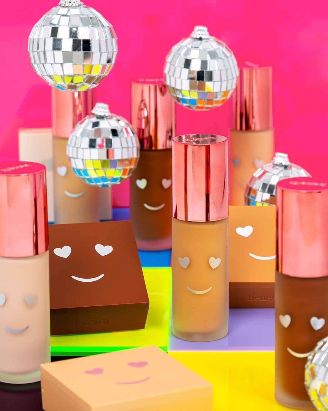 Benefit Cosmeticsさんのインスタグラム写真 - (Benefit CosmeticsInstagram)「Your foundation routine just got HAPPIER! 😊 Meet our NEW #hellohappy velvet powder & flawless brightening foundations — get yours today for $30 at @hsn! #benefit」7月3日 0時46分 - benefitcosmetics