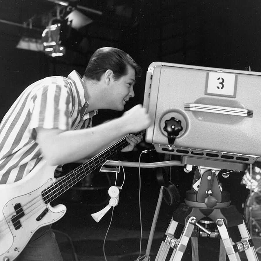 ブライアン・ウィルソンさんのインスタグラム写真 - (ブライアン・ウィルソンInstagram)「1964: Brian having fun during a TV performance rehearsal #1964 #thebeachboys #tv」7月3日 0時55分 - brianwilsonlive