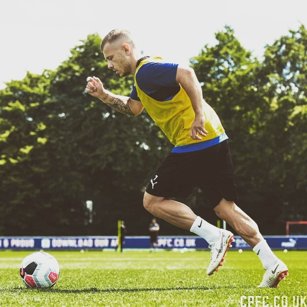 マックス・マイヤーのインスタグラム：「Let’s work!!🔴🔵🦅 #preseason#cpfc#london#premierleague#backatwork#7」