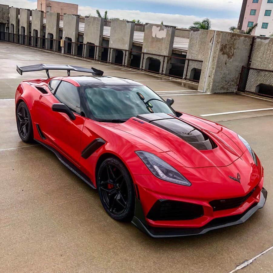 CarsWithoutLimitsさんのインスタグラム写真 - (CarsWithoutLimitsInstagram)「One of those cars where the more you look at it, the more you want it 🏮 Owner @optimistic.zr1.m3  Photo @optimistic.zr1.m3  #carswithoutlimits #chevrolet #corvette #zr1 #muscle」7月3日 1時01分 - carswithoutlimits