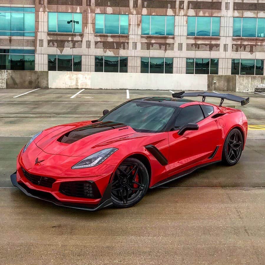 CarsWithoutLimitsさんのインスタグラム写真 - (CarsWithoutLimitsInstagram)「One of those cars where the more you look at it, the more you want it 🏮 Owner @optimistic.zr1.m3  Photo @optimistic.zr1.m3  #carswithoutlimits #chevrolet #corvette #zr1 #muscle」7月3日 1時01分 - carswithoutlimits