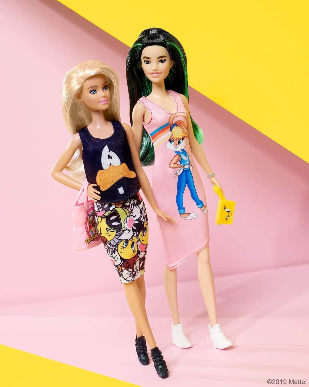 バービーさんのインスタグラム写真 - (バービーInstagram)「That’s all folks! 👌Encourage your young fashion lover to explore her style with Looney Tunes looks. ⁣ ⁣ Shop now at your local retailer.⁣」7月3日 1時05分 - barbie