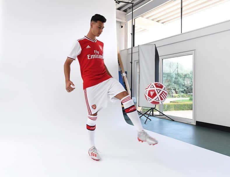 アーセナルFCさんのインスタグラム写真 - (アーセナルFCInstagram)「🔴 swipe for more Martinelli pics!  #Arsenal #Martinelli #Brazil」7月3日 1時19分 - arsenal
