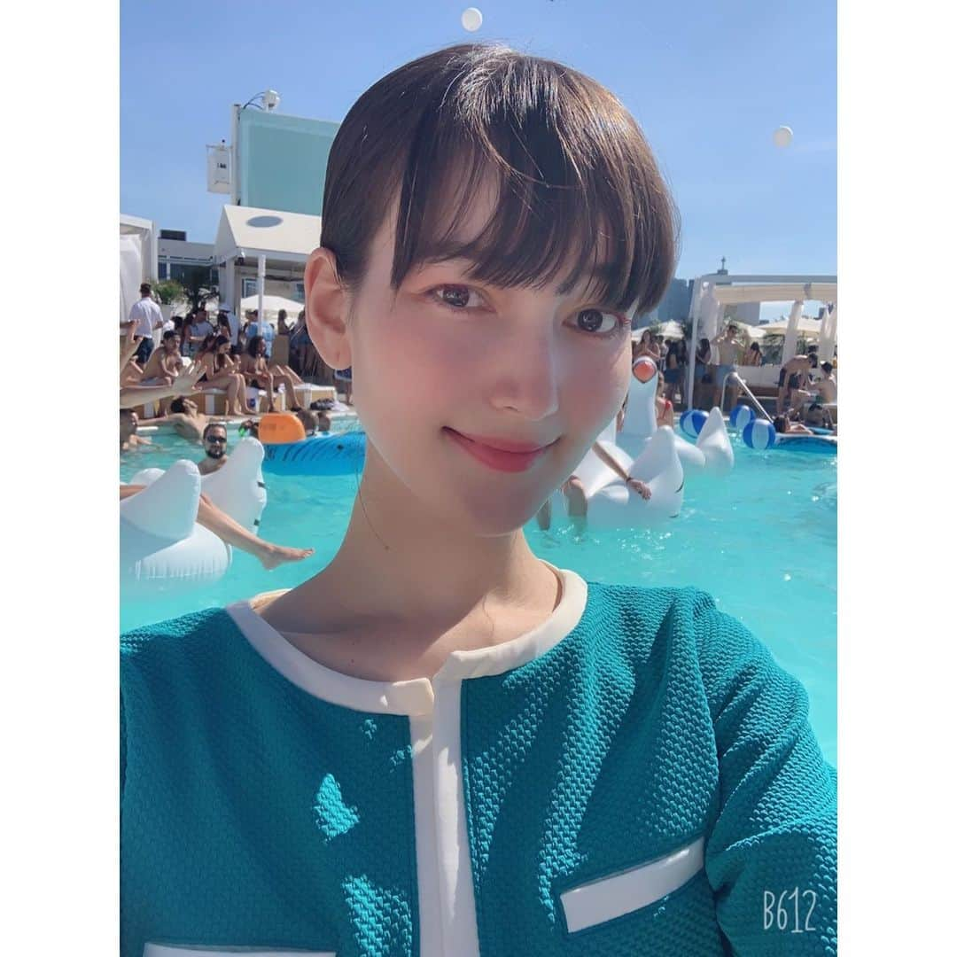 夢子さんのインスタグラム写真 - (夢子Instagram)「. went to #cabanapoolbar last sunday🌞 🌞🌴🌺✨ . #moussy #マウジー #toronto #torontolife #lovetoronto #torontoliving #torontomodel #トロント #ハーフモデル #mixedgirl #swimsuit #summeroutfit #pool #poolbar #bangs #longsleeveswimwear #swimwear」7月3日 1時24分 - yumeko0421