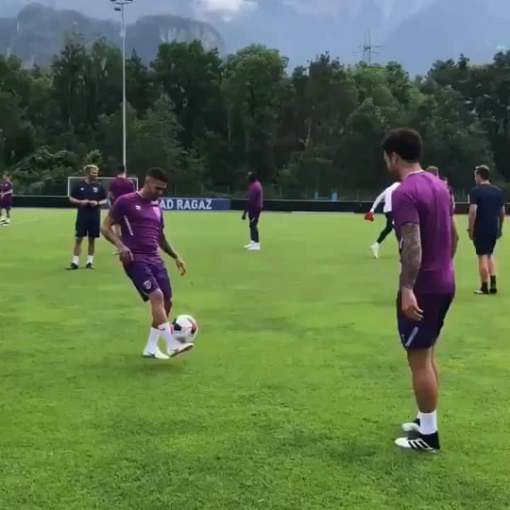 マヌエル・ランシニのインスタグラム：「Vamos a jugar hermanoooo 🤪🤣⚒」