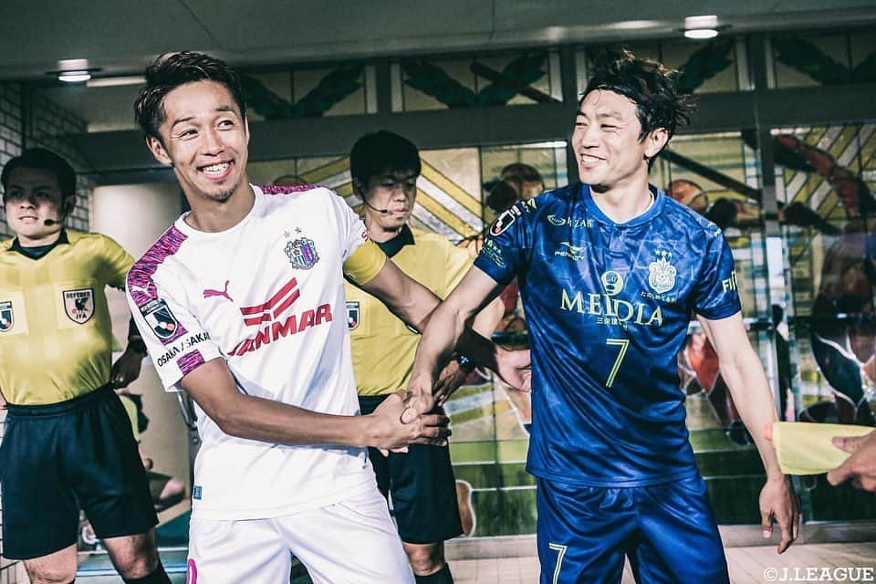 Ｊリーグさんのインスタグラム写真 - (ＪリーグInstagram)「Play Back JLEAGUE⚽️📸﻿﻿﻿﻿﻿﻿﻿﻿﻿ ﻿﻿﻿﻿﻿﻿﻿﻿﻿ 🏆#明治安田生命Ｊ１リーグ 第１７節﻿﻿﻿﻿﻿﻿ 印象的なシーンをプレイバック🔥﻿﻿﻿﻿﻿﻿﻿﻿﻿ ﻿﻿﻿﻿﻿﻿﻿﻿﻿ #Ｊリーグ ﻿﻿﻿﻿﻿﻿﻿﻿﻿ #jleague﻿﻿﻿﻿﻿﻿﻿﻿﻿ ﻿ #サガン鳥栖 #フェルナンドトーレス﻿ #ヴィッセル神戸#イニエスタ﻿ #ガンバ大阪﻿ #倉田秋 #ファンウィジョ ﻿ #FC東京 #ディエゴオリヴィエイラ﻿ #鹿島アントラーズ #小池裕太﻿ #ベガルタ仙台 #関口訓充 ﻿ #セレッソ大阪 #清武弘嗣﻿ #湘南ベルマーレ #梅崎司﻿ #川崎フロンターレ #脇坂泰斗 ﻿ #大分トリニー タ #小林成豪﻿ #浦和レッズ #大槻毅 #監督」7月2日 16時44分 - jleaguejp