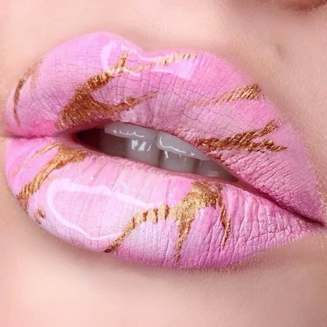 M·A·C Cosmetics Deutschlandさんのインスタグラム写真 - (M·A·C Cosmetics DeutschlandInstagram)「Wer steht auf Magie? 🔮 Wir haben heute für euch: Make-Up Magie! Wenn die Verpackung unserer Limited Edition #MACElectricWonder den Lippen-Look inspiriert 👏🏽💕⚡️ #maccollection #myartistcommunity #macartistchallenge #macgloss #lipart #lipmakeup #maclipsticks #mactrends #lips #lipgloss #creativemakeup #electricwonder #macliquidlip #maceyeshadow #mackajalcrayon #editorialmakeup」7月2日 16時49分 - maccosmeticsgermany