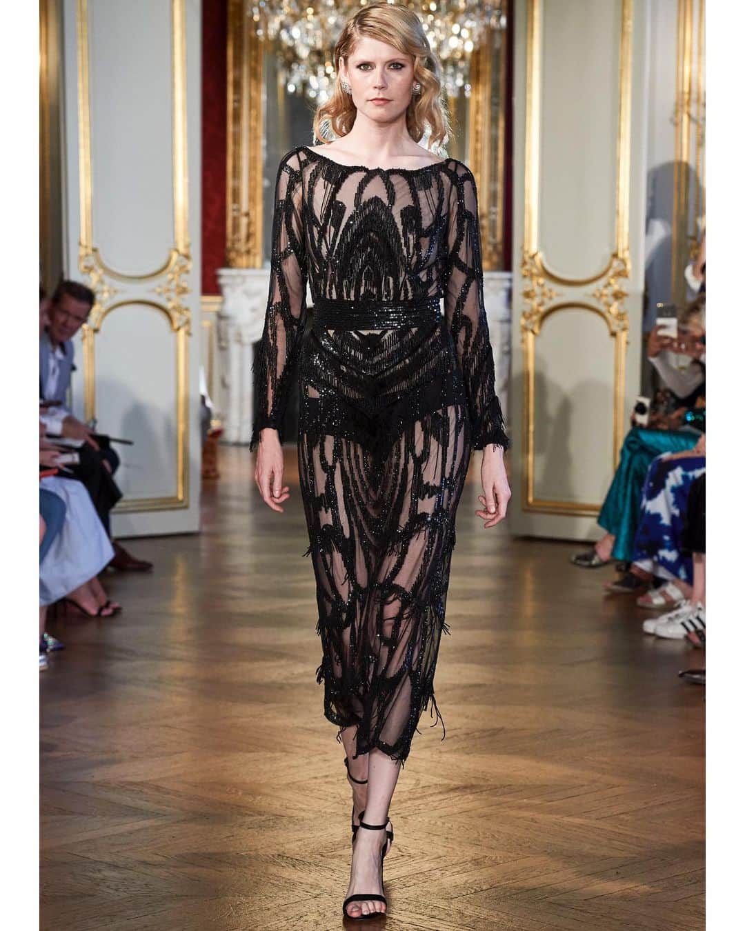 Steven Khalilさんのインスタグラム写真 - (Steven KhalilInstagram)「Introducing #DameEnFleurs, the new couture collection by #StevenKhalil. Presented overnight at #PFW, the collection is inspired by the fragility of flowers and the strength of their beauty.  Production: @mephistophelesproductions Makeup: @lizbombenmakeup」7月2日 17時02分 - steven_khalil