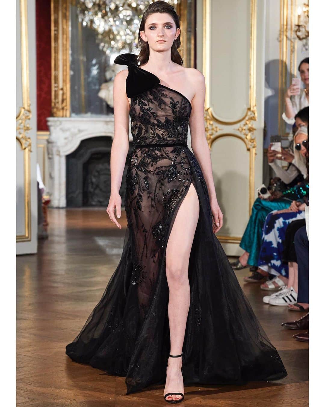 Steven Khalilさんのインスタグラム写真 - (Steven KhalilInstagram)「Introducing #DameEnFleurs, the new couture collection by #StevenKhalil. Presented overnight at #PFW, the collection is inspired by the fragility of flowers and the strength of their beauty.  Production: @mephistophelesproductions Makeup: @lizbombenmakeup」7月2日 17時02分 - steven_khalil