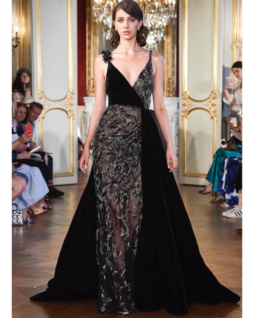 Steven Khalilさんのインスタグラム写真 - (Steven KhalilInstagram)「Introducing #DameEnFleurs, the new couture collection by #StevenKhalil. Presented overnight at #PFW, the collection is inspired by the fragility of flowers and the strength of their beauty.  Production: @mephistophelesproductions Makeup: @lizbombenmakeup」7月2日 17時02分 - steven_khalil